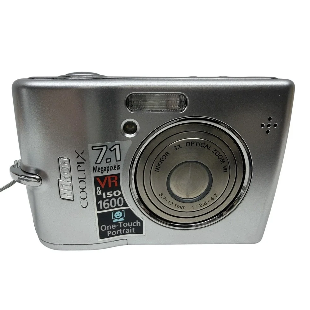 Nikon COOLPIX L12 7.1MP Digital Camera Silver Parts Repair Powers On Read